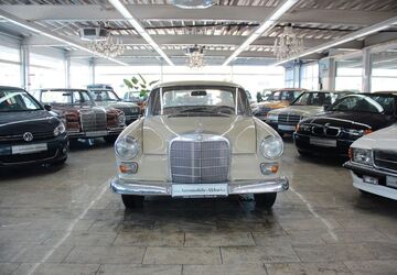 Mercedes-Benz 200 87.000 km 9.990 &euro; Essen 45356